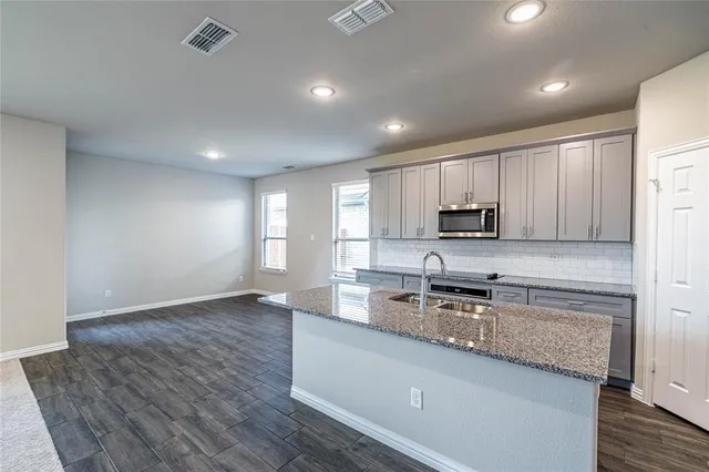 $2,095 | 112 Cole Pilot Point, Pilot Point, TX 76258