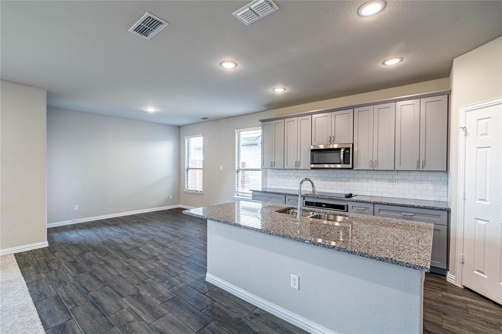 112 Cole Pilot Point Pilot Point, TX 76258 - Photo 8 of 23