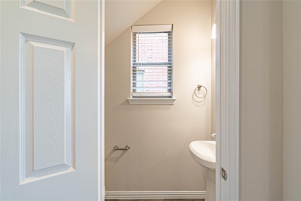 112 Cole Pilot Point Pilot Point, TX 76258 - Photo 9 of 23