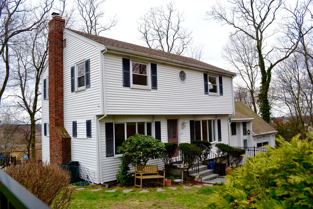 27 Parkview Road Waltham, MA 02452 - Photo 2 of 26 Gallery Image 2