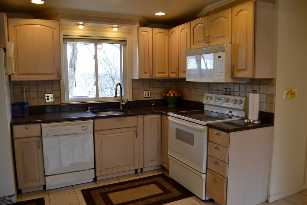 27 Parkview Road Waltham, MA 02452 - Photo 7 of 26 Gallery Image 7