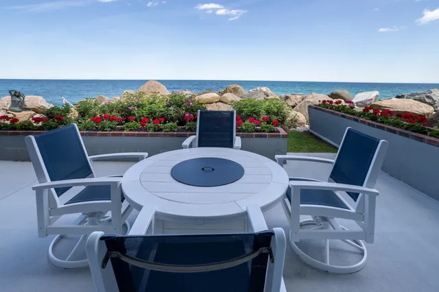 $3,900 | 1044 Ocean Boulevard, Unit 1B, Hampton, NH 03842