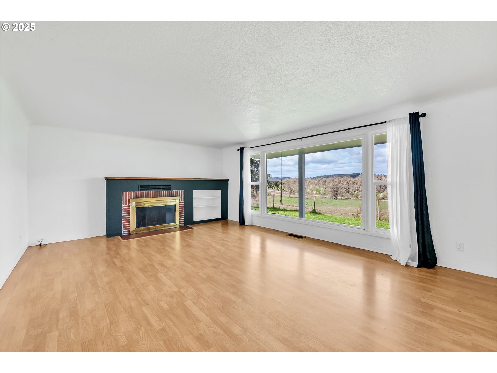 26900 Crow Road Eugene, OR 97405 - Photo 11 of 48