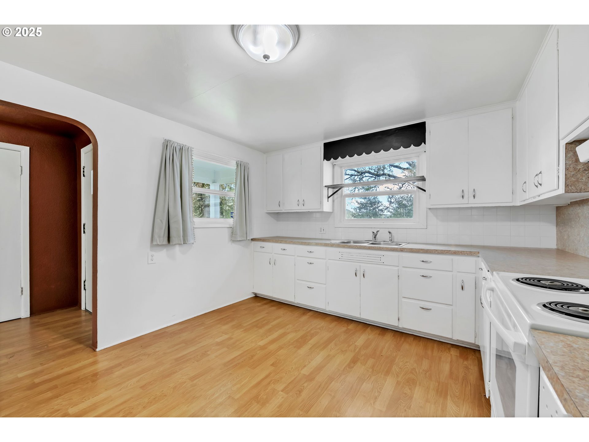 26900 Crow Road Eugene, OR 97405 - Photo 17 of 48