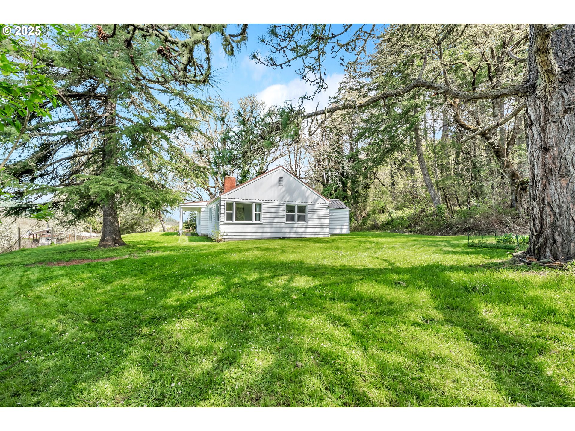 26900 Crow Road Eugene, OR 97405 - Photo 8 of 48