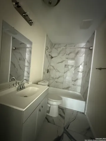 $1,050 | 1927 West Mayfield Boulevard, Unit 1, San Antonio, TX 78211