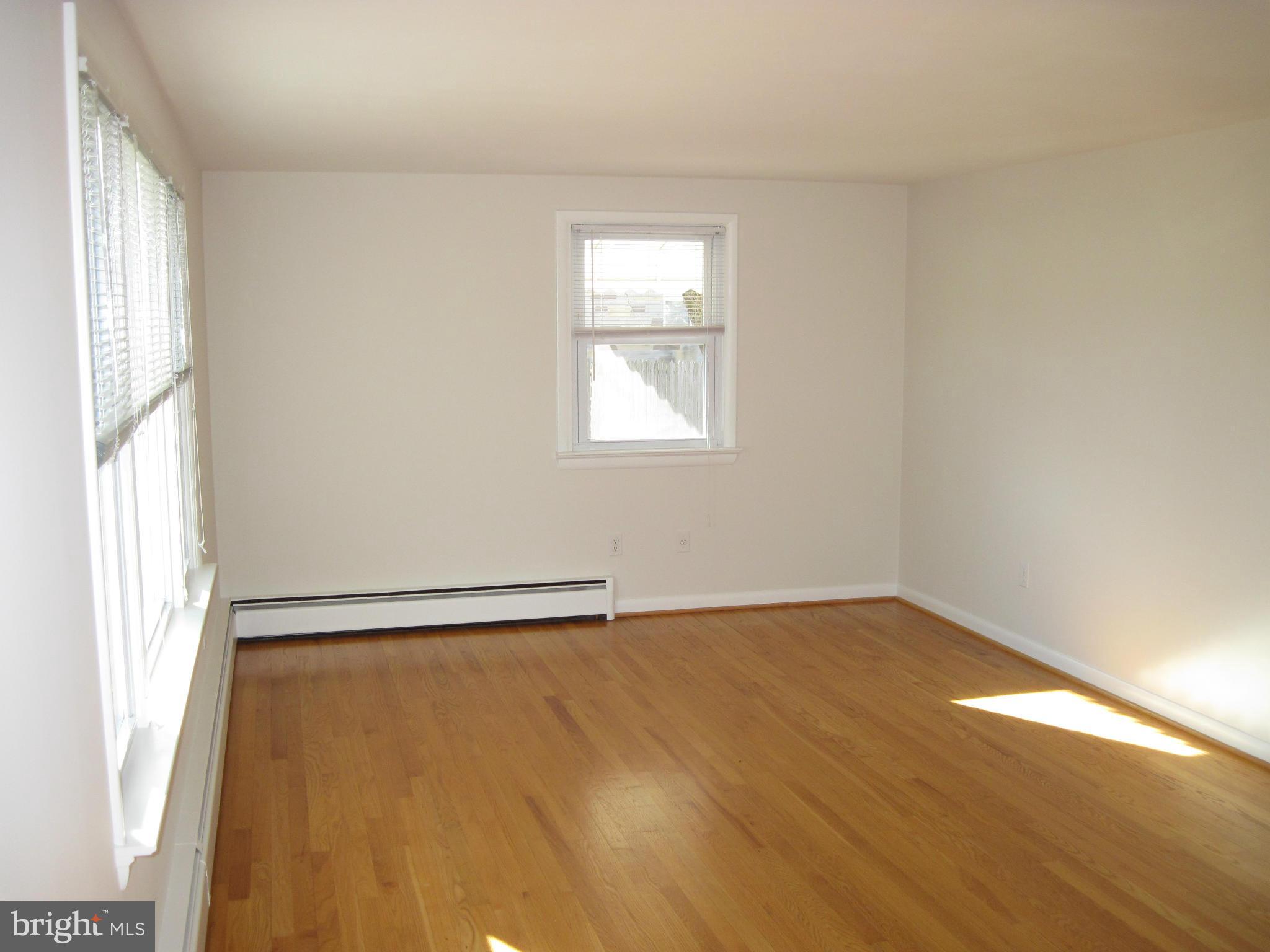 1726 Middleborough Road Baltimore, MD 21221 - Photo 2 of 30 Living Room