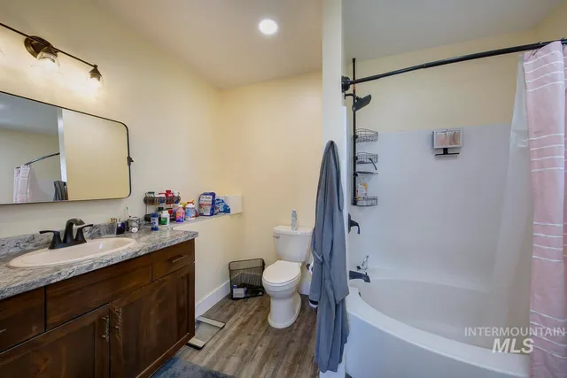 $1,570,000 | 415 North Locust Grove Road, Kuna, ID 83634