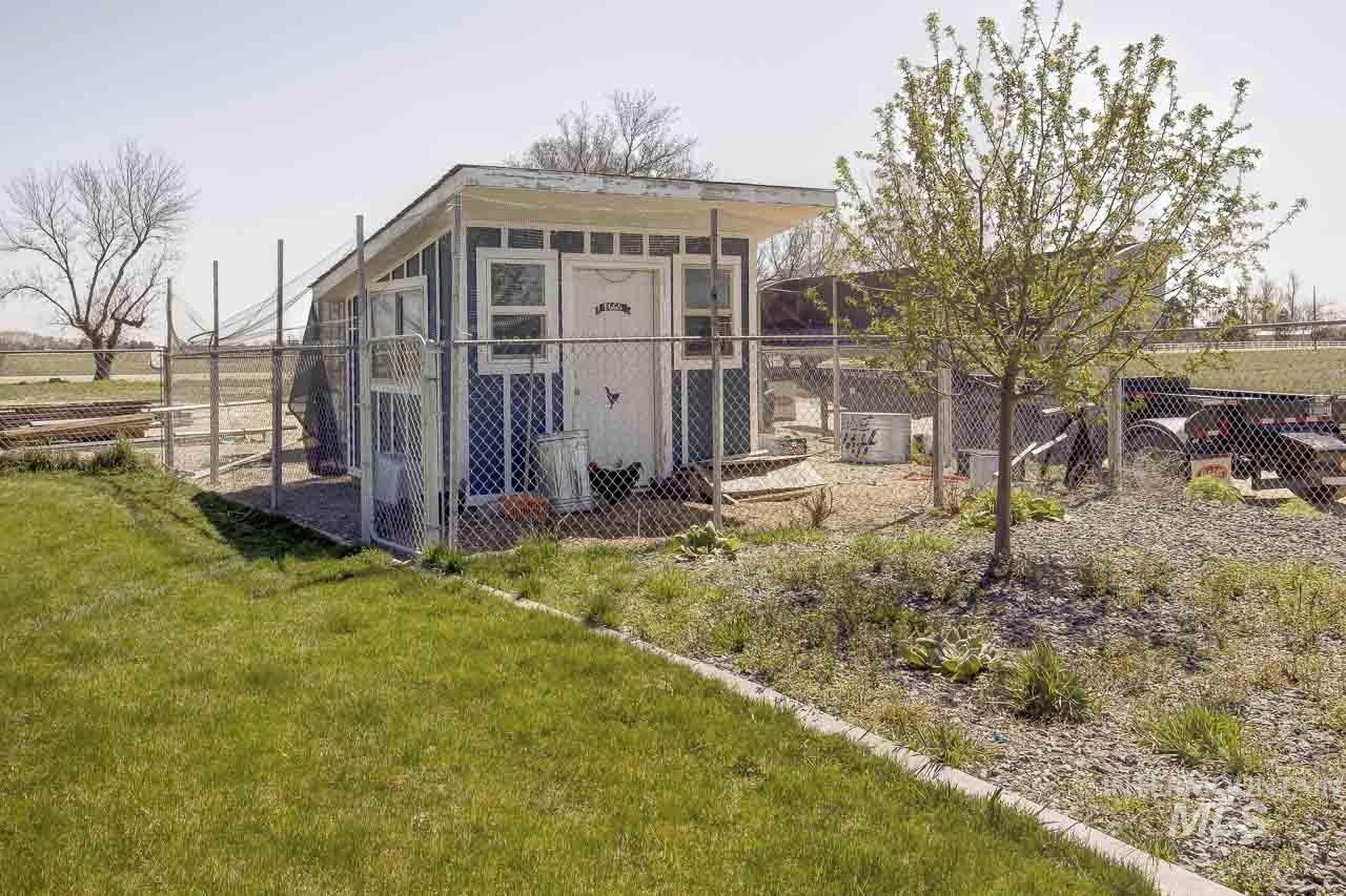 415 North Locust Grove Road Kuna, ID 83634 - Photo 7 of 49 View of outbuilding with a sunroom