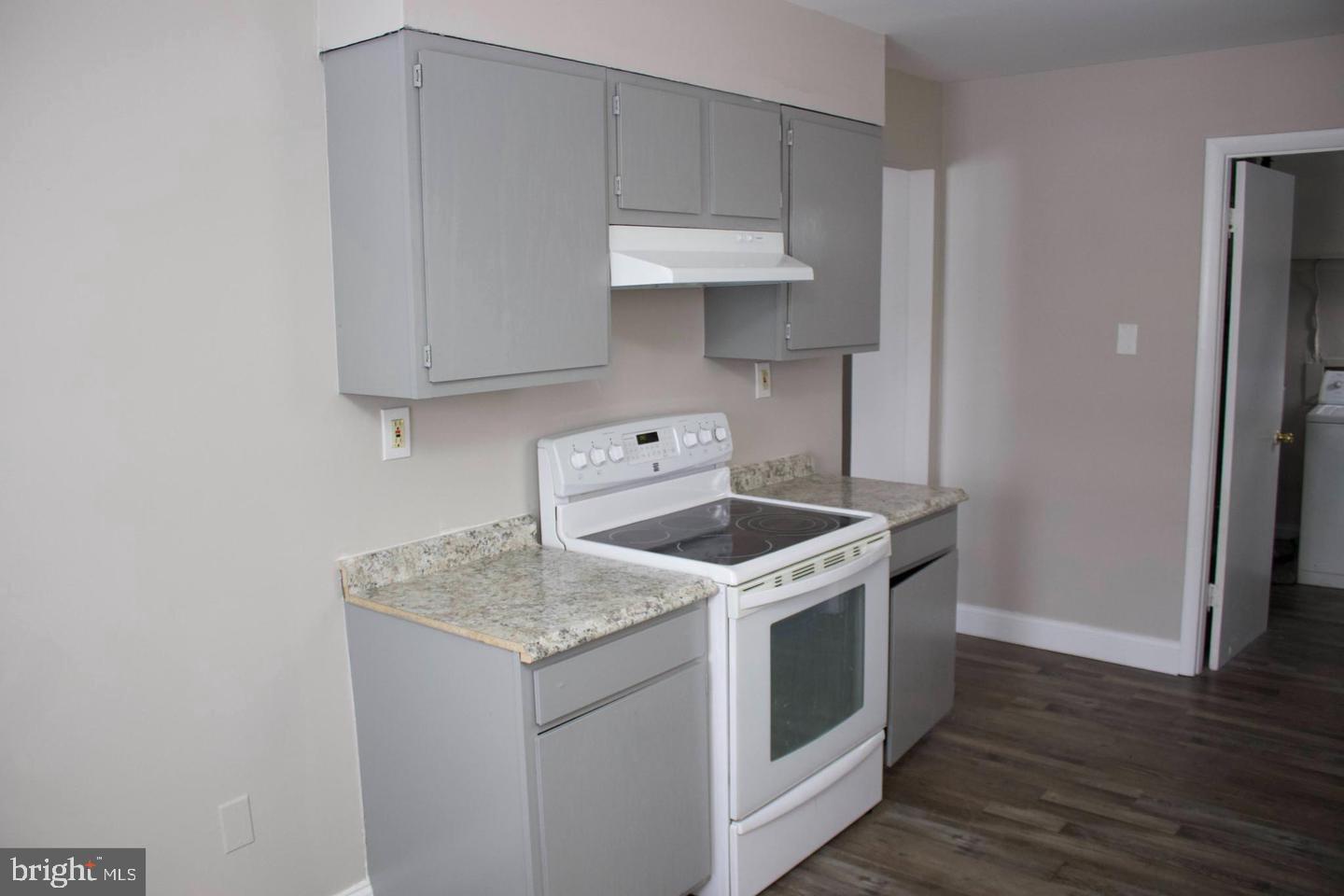 4209 Ridgewood Avenue, Unit 4 Baltimore, MD 21215 - Photo 5 of 17 a kitchen with a stove and a microwave