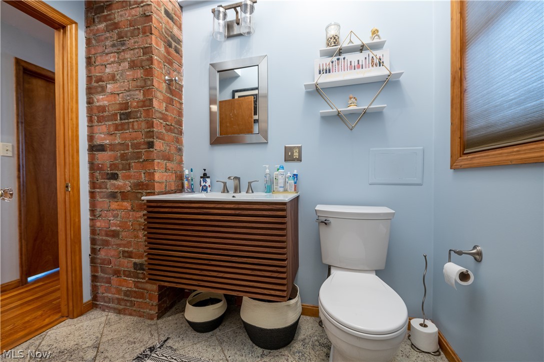 6520 Ridgewood Lakes Drive Parma, OH 44129 - Photo 16 of 34 Who said the first floor/guest bath had to be boring?