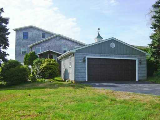 69 Conanicut Road Narragansett, RI 02882 - Photo 7 of 8 Yard/Garden.
