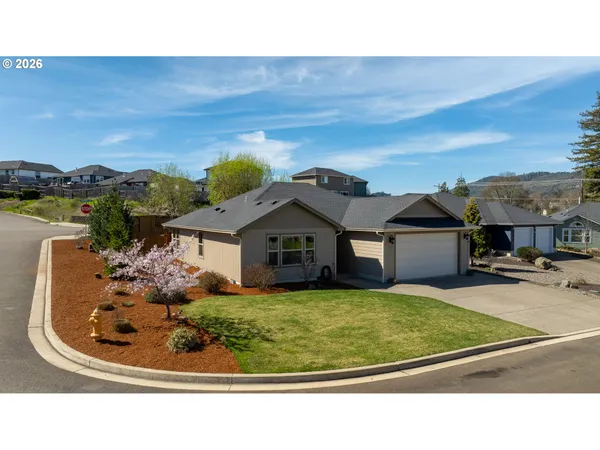 a view of a house with a big yard