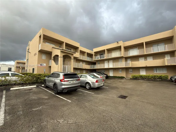 $2,300 | 2630 West 76th Street, Unit 201, Hialeah, FL 33016