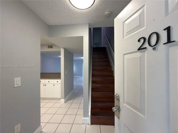 $2,300 | 2630 West 76th Street, Unit 201, Hialeah, FL 33016