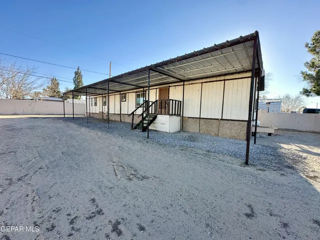 a view of house with a yard