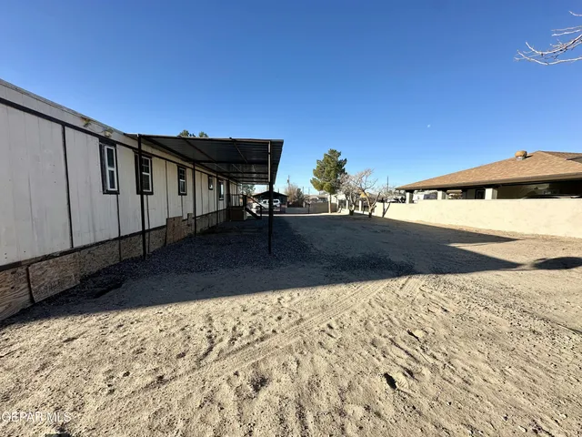 a view of a yard with a tree