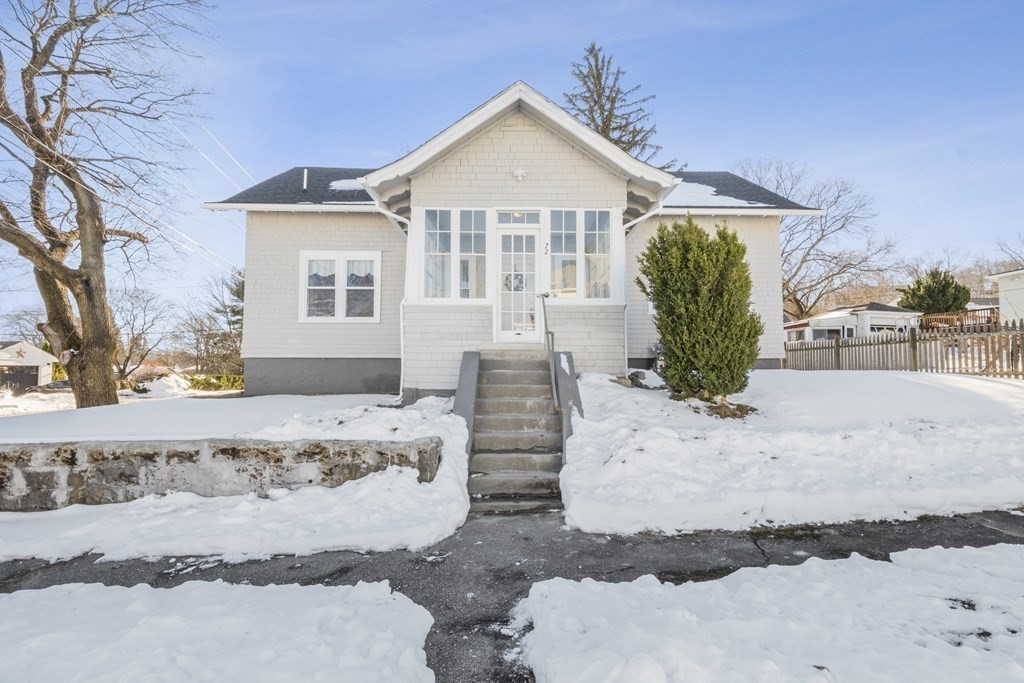 72 Kenberma Road Worcester, MA 01604 - Photo 1 of 37 Gallery Image 1
