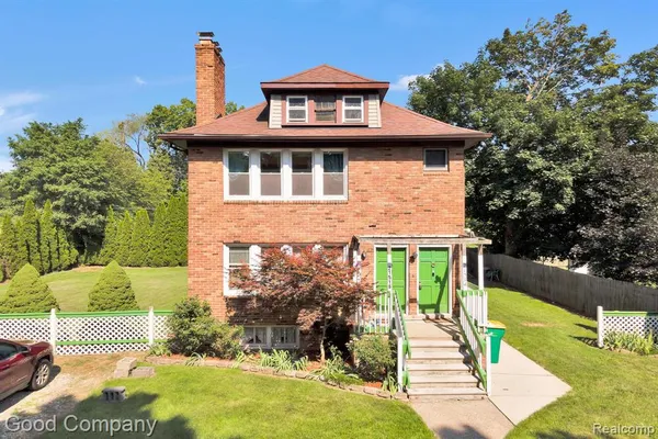 $499,000 | 21516 Oxford Avenue, Farmington, MI 48336