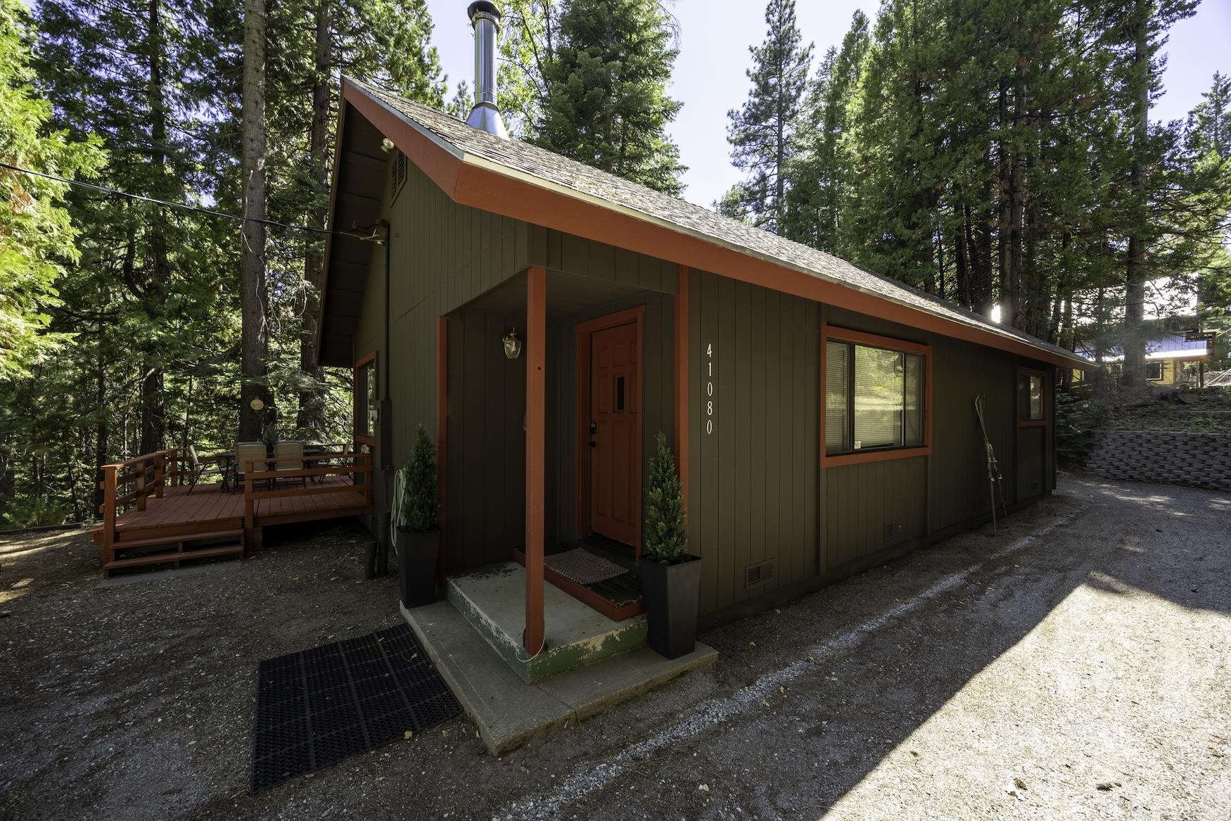 a view of a house with a backyard