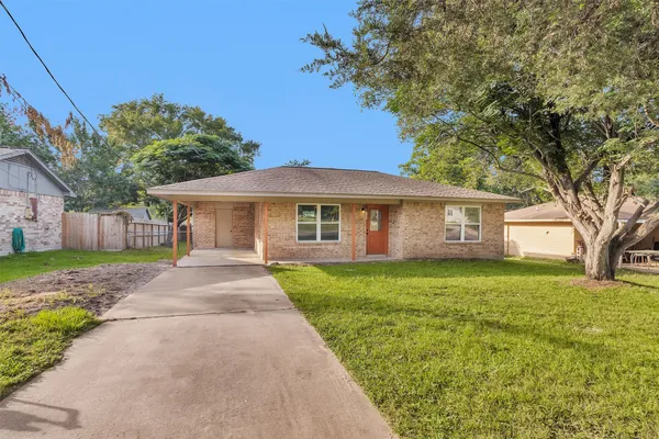 $1,350 | 213 County Line Road, Willis, TX 77378