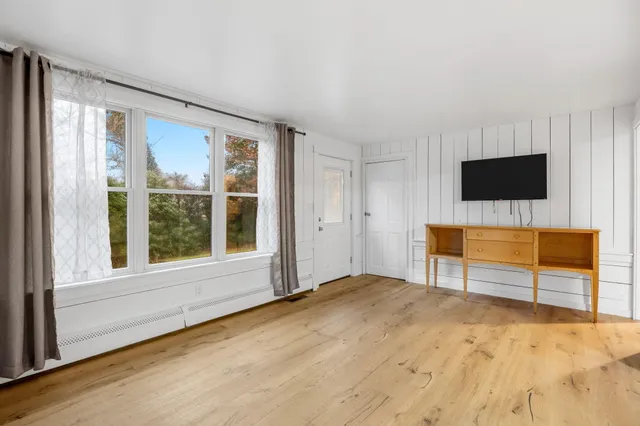 a view of livingroom with furniture