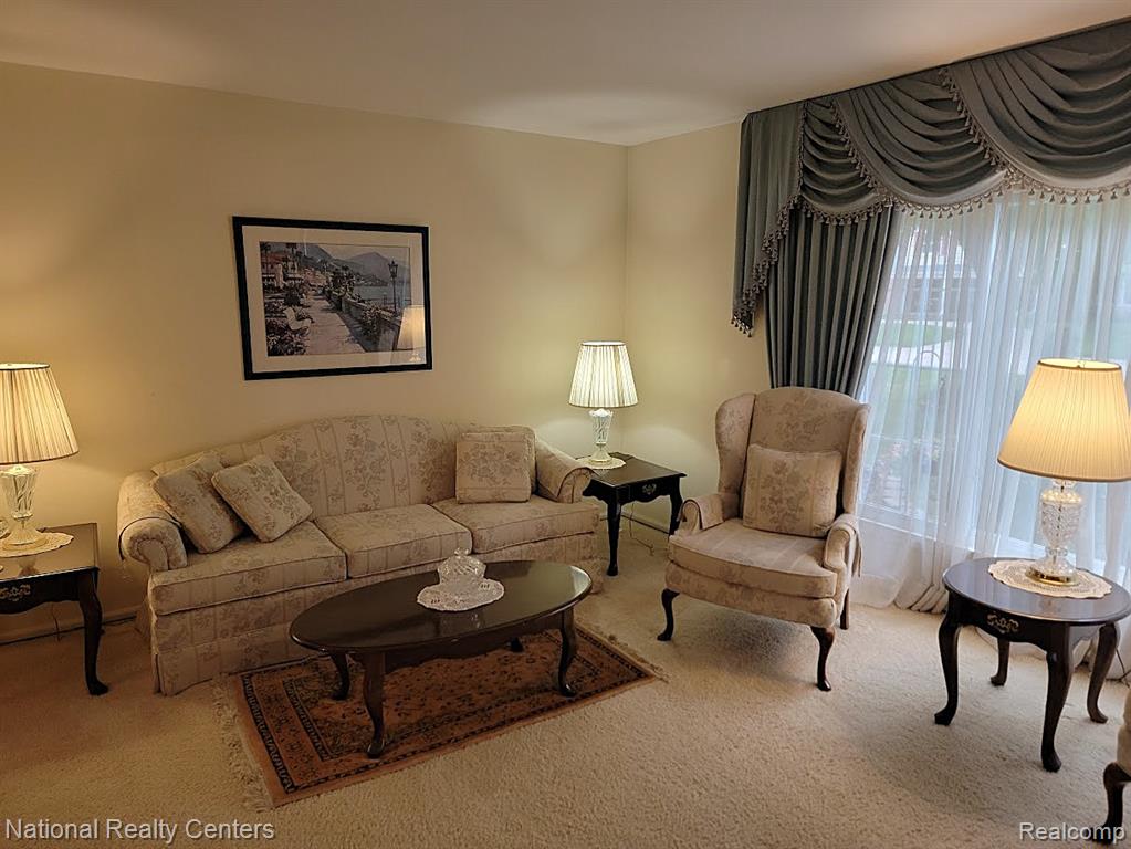 25630 Branchaster Road Farmington Hills, MI 48336 - Photo 6 of 48