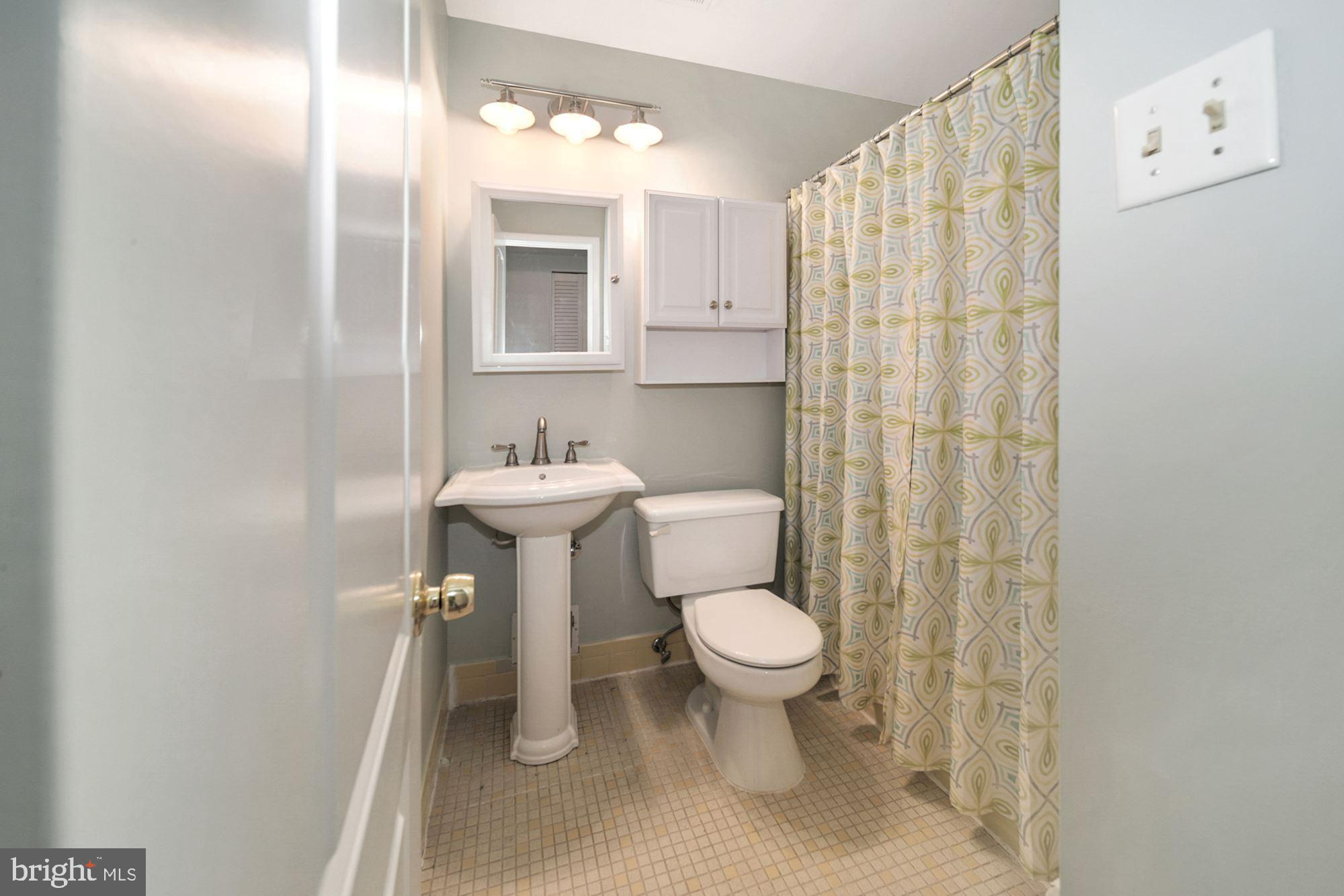 13124 Fernedge Road Silver Spring, MD 20906 - Photo 16 of 31 Upper level hallway bathroom.