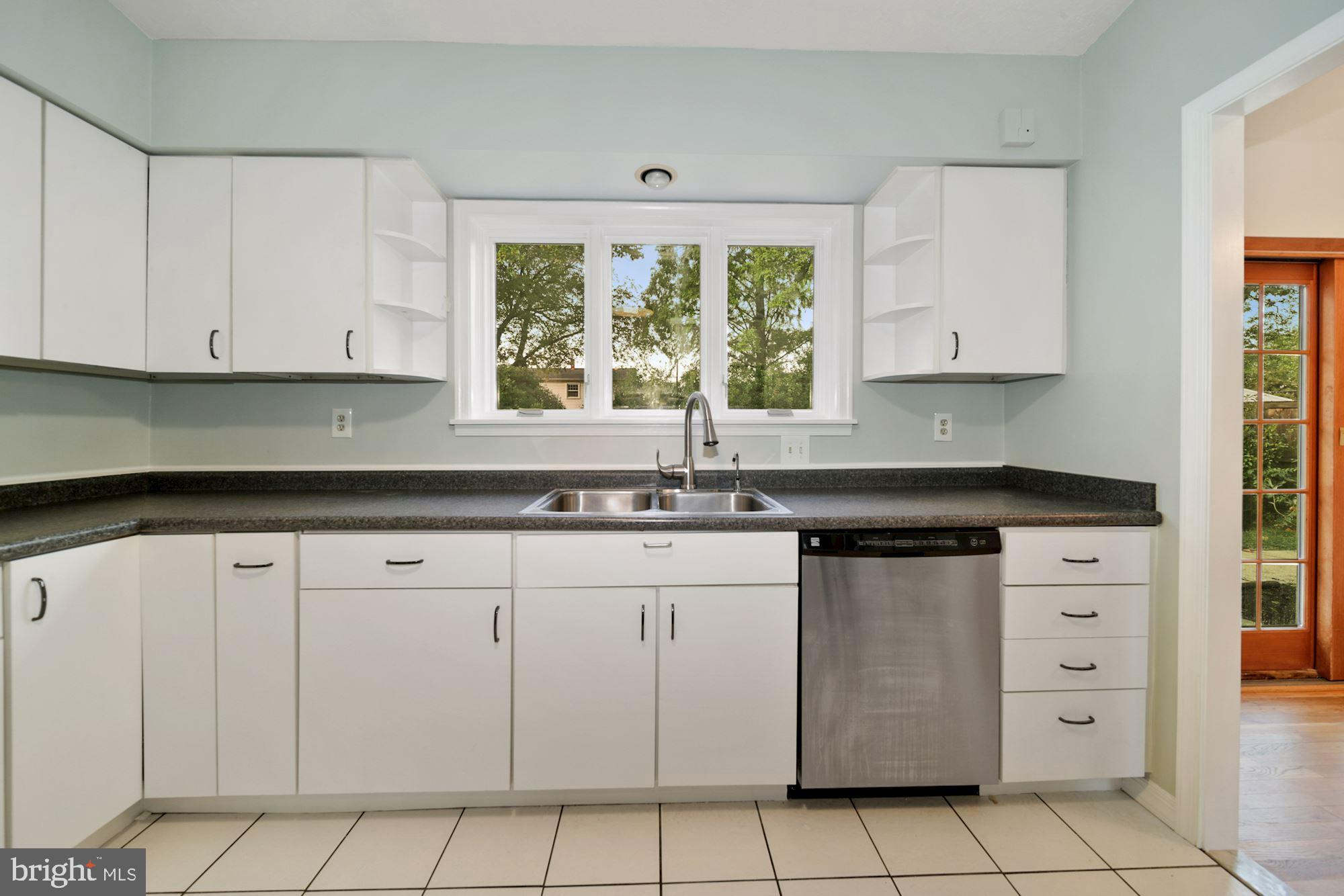 13124 Fernedge Road Silver Spring, MD 20906 - Photo 10 of 31 Kitchen.