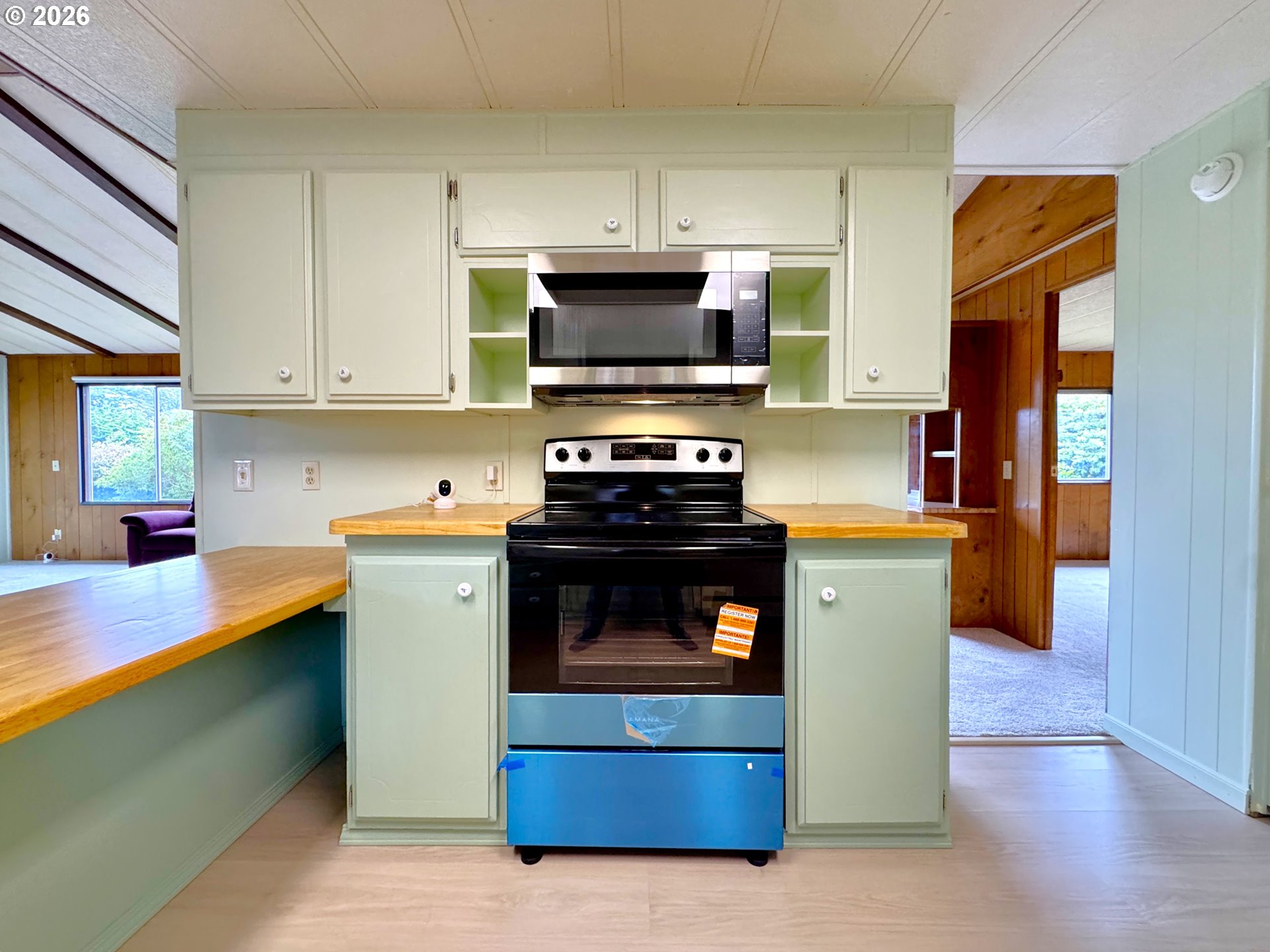 1029 Fifield Street Brookings, OR 97415 - Photo 17 of 44 Kitchen