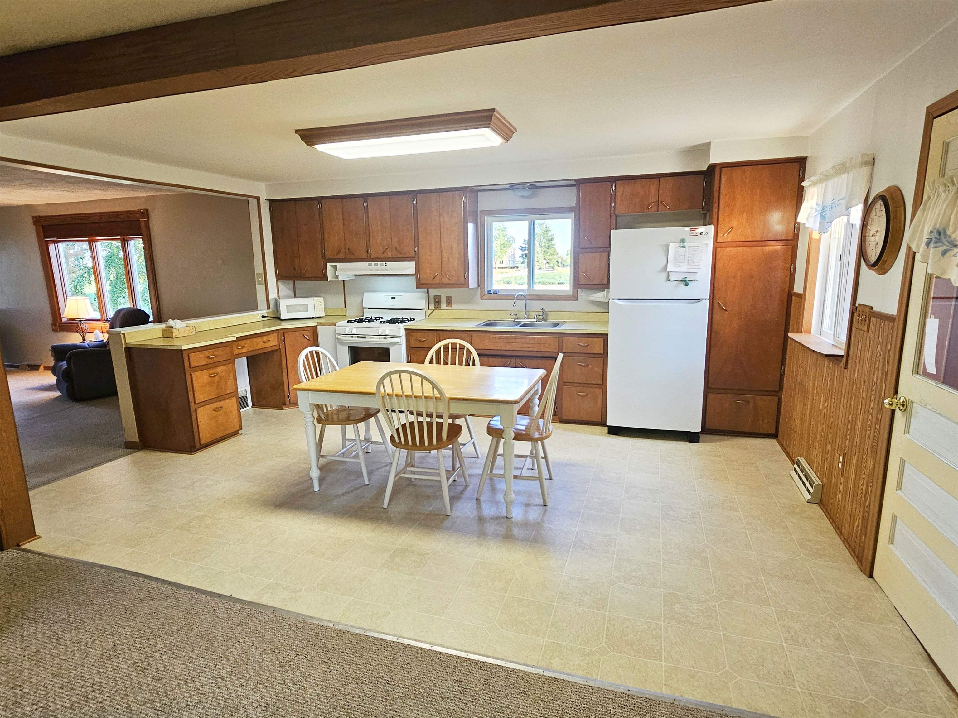 7093 Hayward Road Saginaw, MI 48601 - Photo 8 of 33