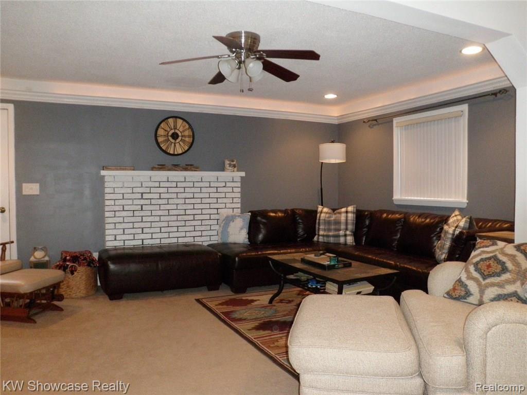1971 Henbert Road West Bloomfield, MI 48324 - Photo 9 of 30 P1010010.JPG