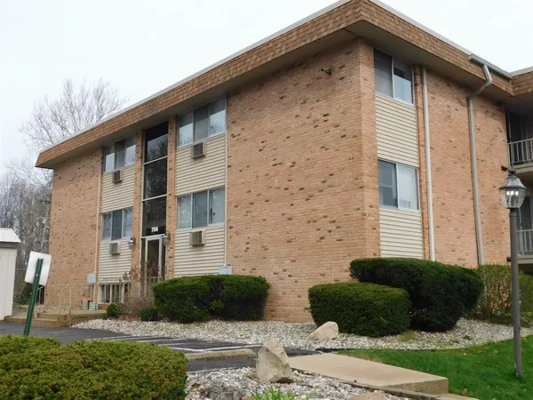 $89,900 | 756 West Kilgore Road, Unit 108, Kalamazoo, MI 49008