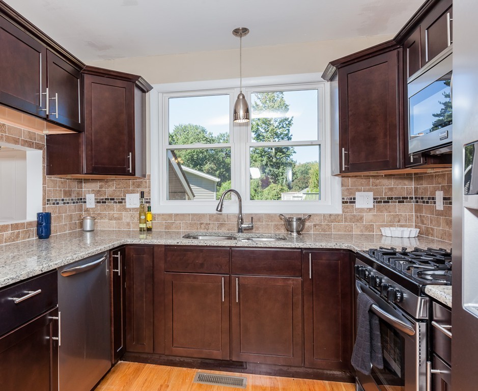 36 Ellendale Circle Springfield, MA 01128 - Photo 1 of 23 Gallery Image 1