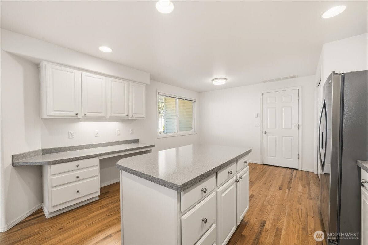 4726 Northeast 18th Place, Unit B Renton, WA 98059 - Photo 12 of 39