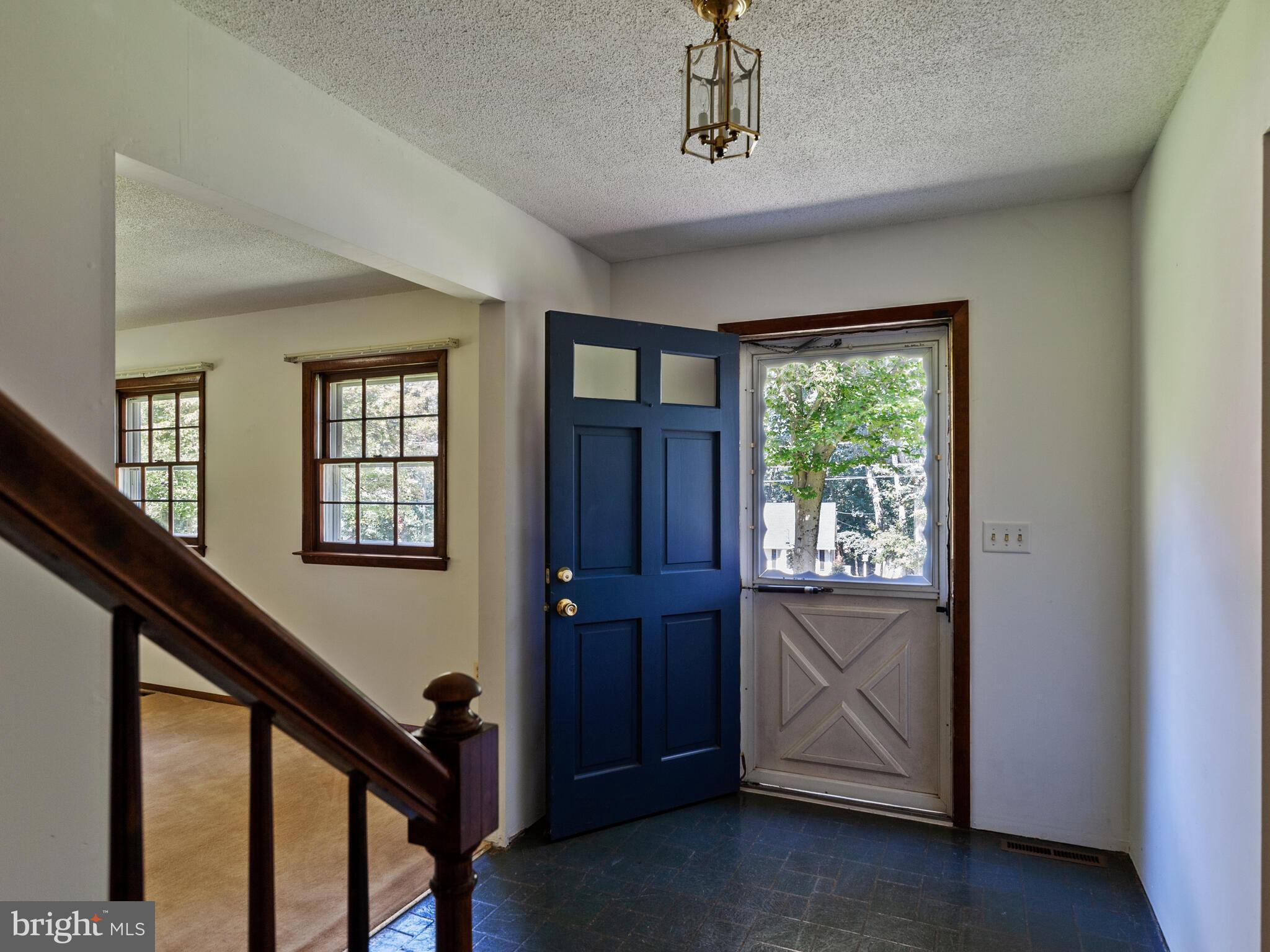 21 Forest Lane Ewing, NJ 08628 - Photo 2 of 23 Entryway