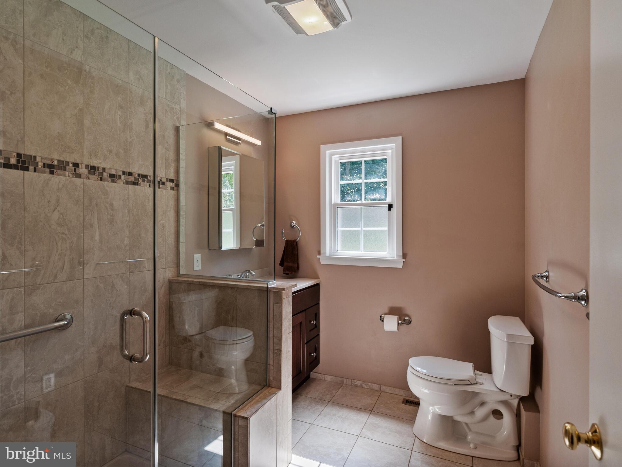 21 Forest Lane Ewing, NJ 08628 - Photo 14 of 23 Private full bath in first floor bedroom