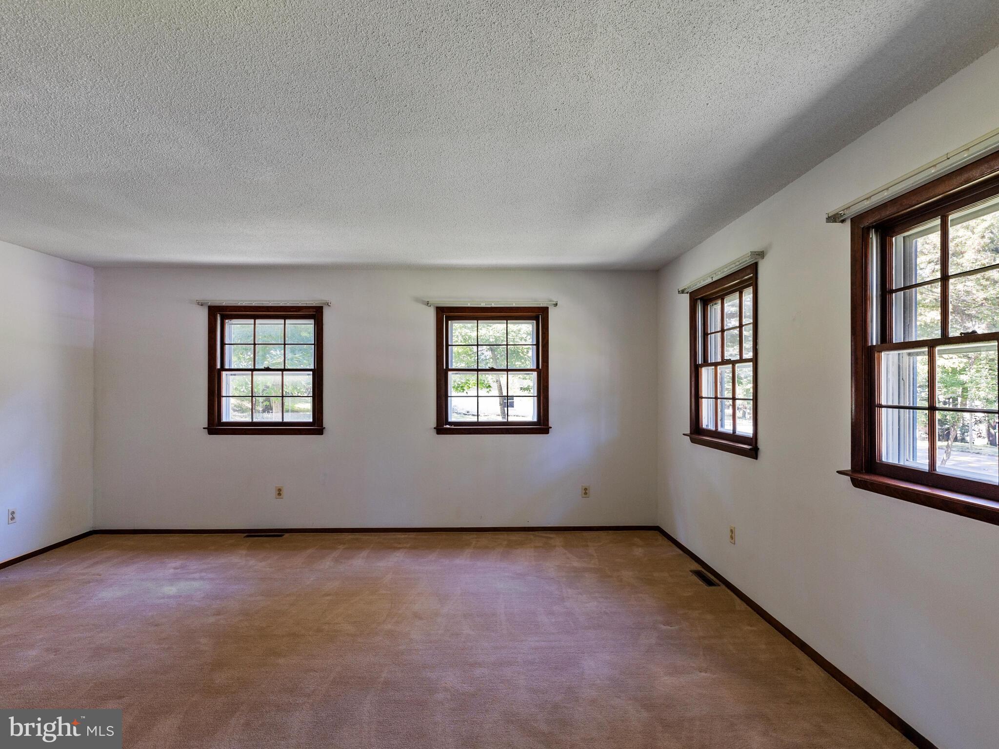 21 Forest Lane Ewing, NJ 08628 - Photo 3 of 23 Living Room