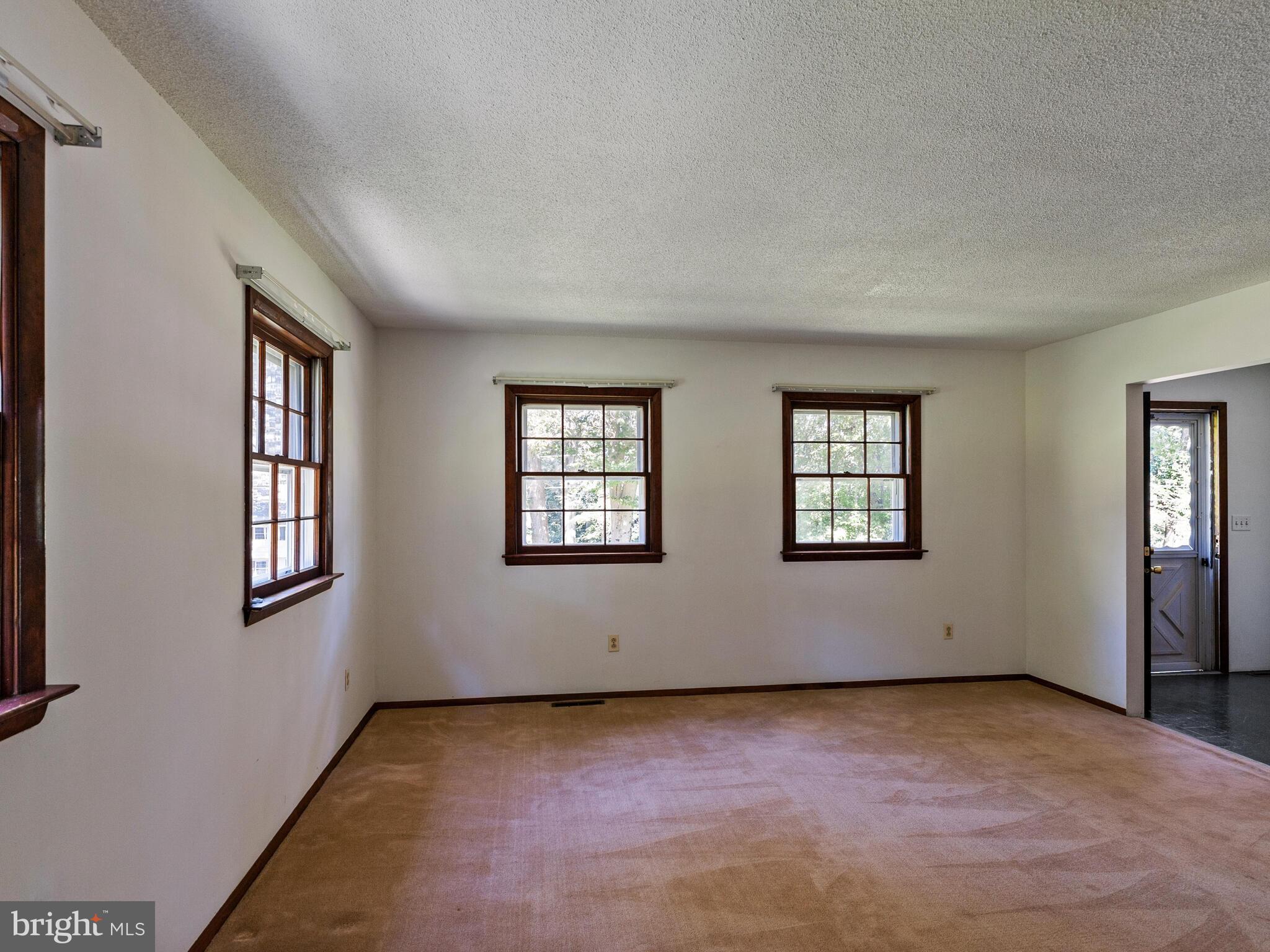 21 Forest Lane Ewing, NJ 08628 - Photo 4 of 23 Living Room