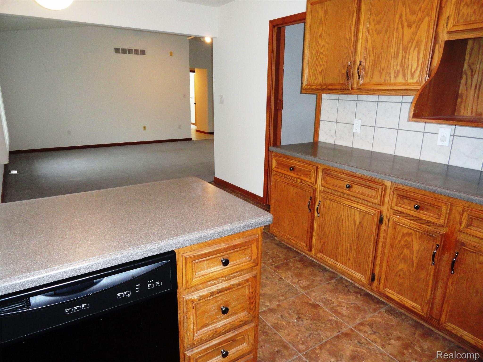 2951 Walbridge Drive Rochester, MI 48307 - Photo 10 of 20 10.JPG