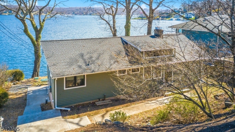 38 Ithanell Road Hopatcong, NJ 07843 - Photo 3 of 31