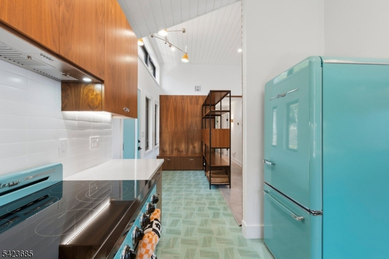 38 Ithanell Road Hopatcong, NJ 07843 - Photo 8 of 31