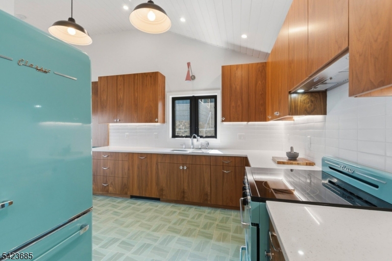 38 Ithanell Road Hopatcong, NJ 07843 - Photo 10 of 31