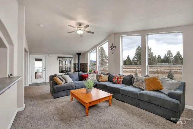 $585,000 | 300 Cabarton Road, Cascade, ID 83611