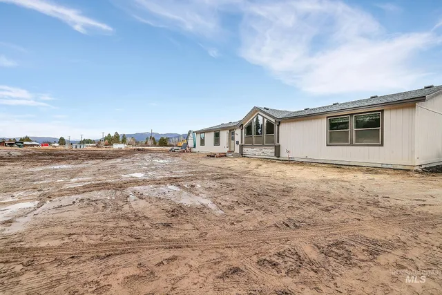 $585,000 | 300 Cabarton Road, Cascade, ID 83611