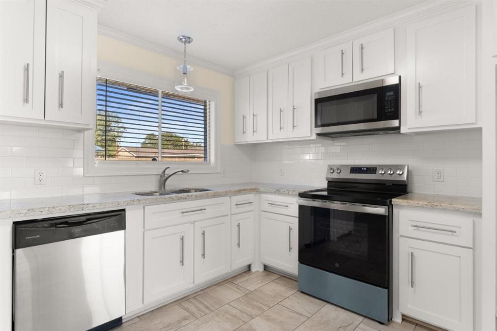 230 Crestwood Street Lake Charles, LA 70605 - Photo 7 of 23