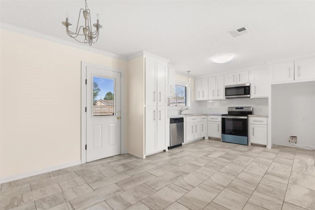 230 Crestwood Street Lake Charles, LA 70605 - Photo 9 of 23