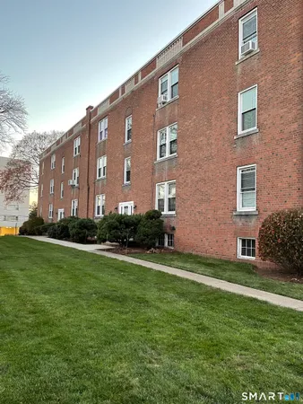 $2,200 | 890 D Farmington Avenue, Unit 890D, West Hartford, CT 06119