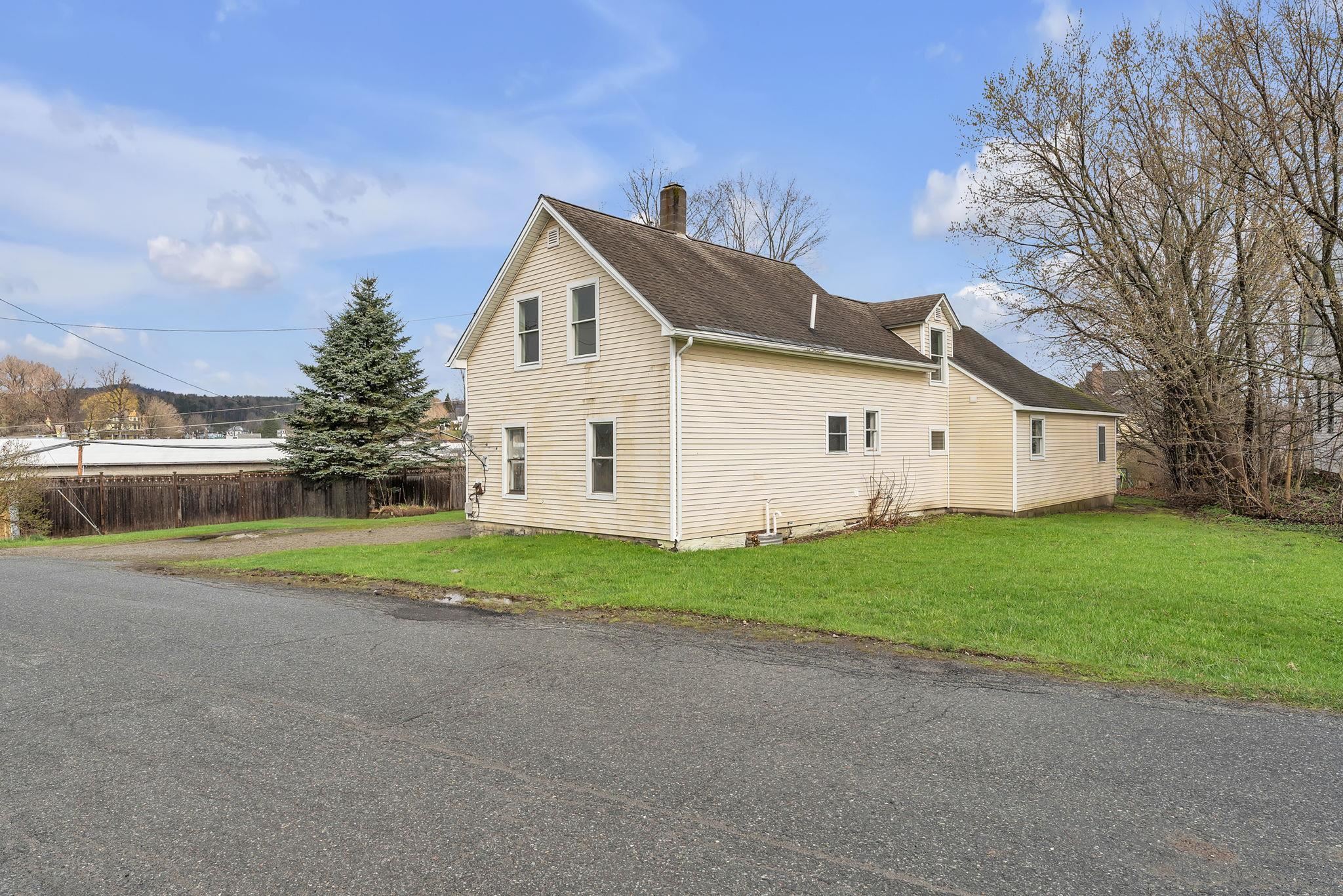 4 South Street Orleans, VT 05860 - Photo 2 of 15