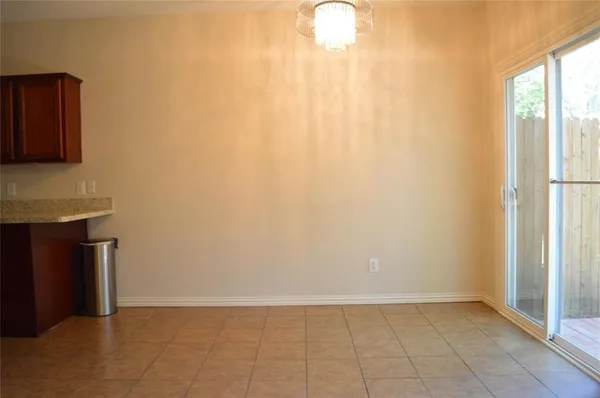 $1,895 | 500 Kingscote Court, Arlington, TX 76010